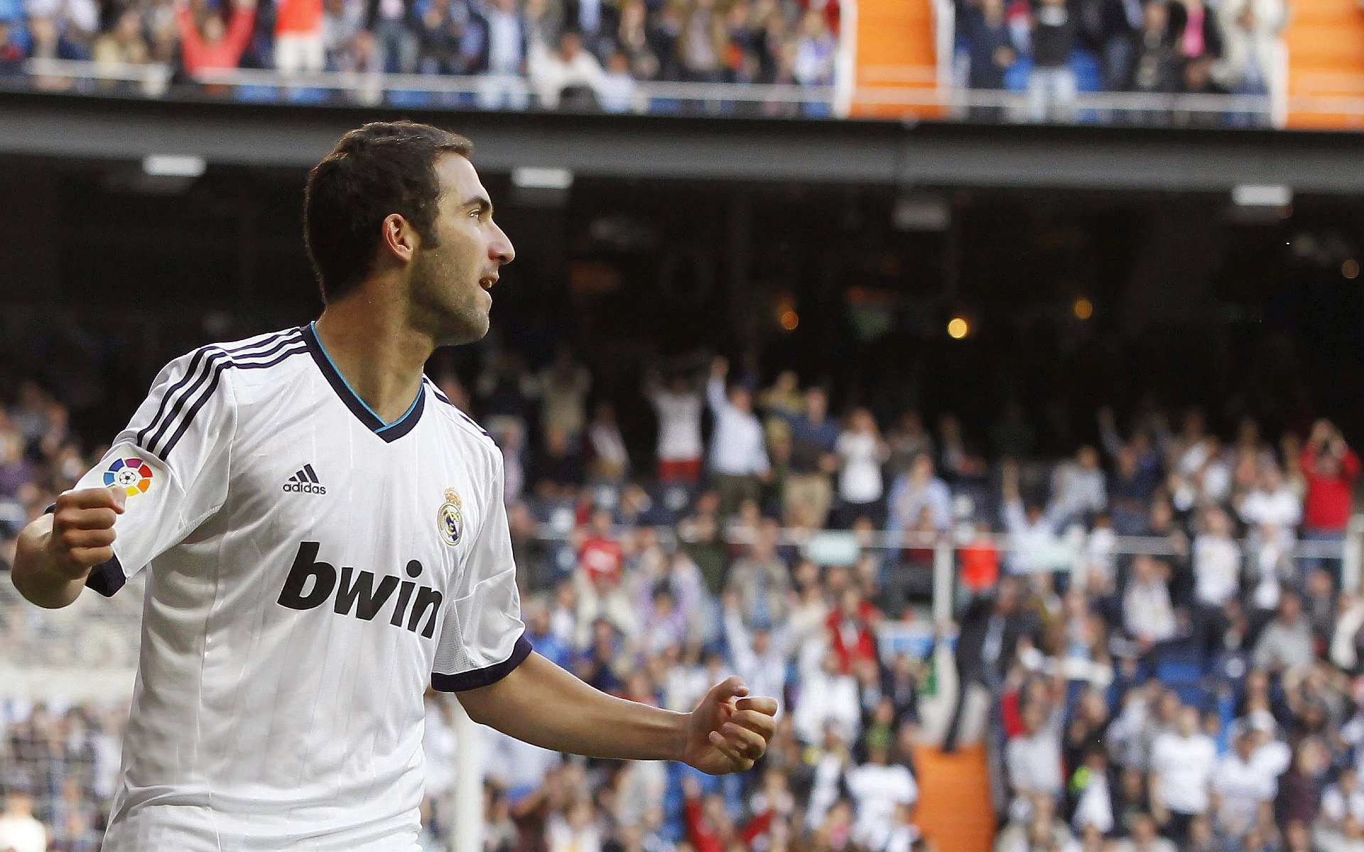 巴西足球冠军队弗鲁米奇主场击败安德拉烈斯，巴西队弗雷德