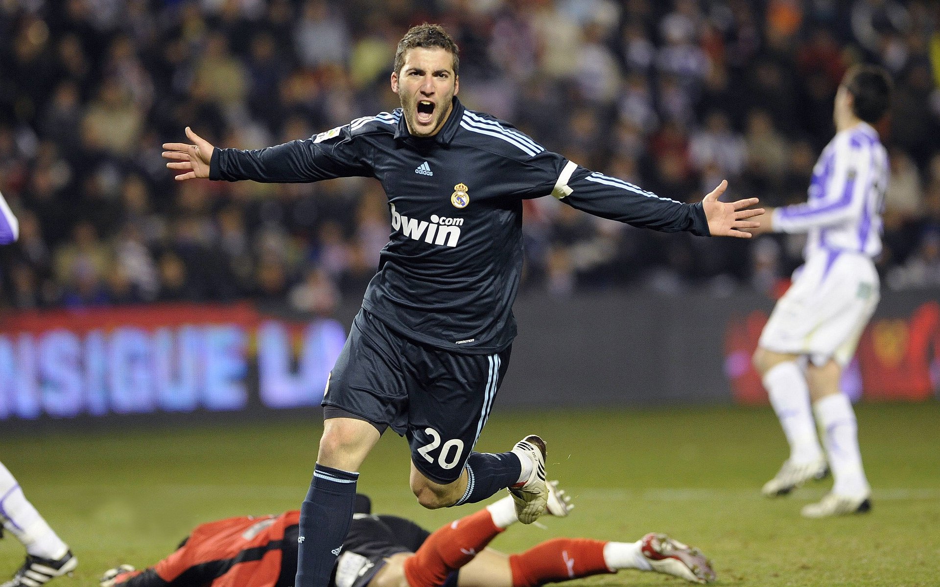 星空电竞在线平台-“华金·托比利亚的反击战术与精准判断，帮助阿根廷美洲狮队建立优势”